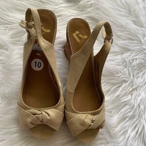 REPORT Women’s Size 10 Cream Bow Wedges Heels